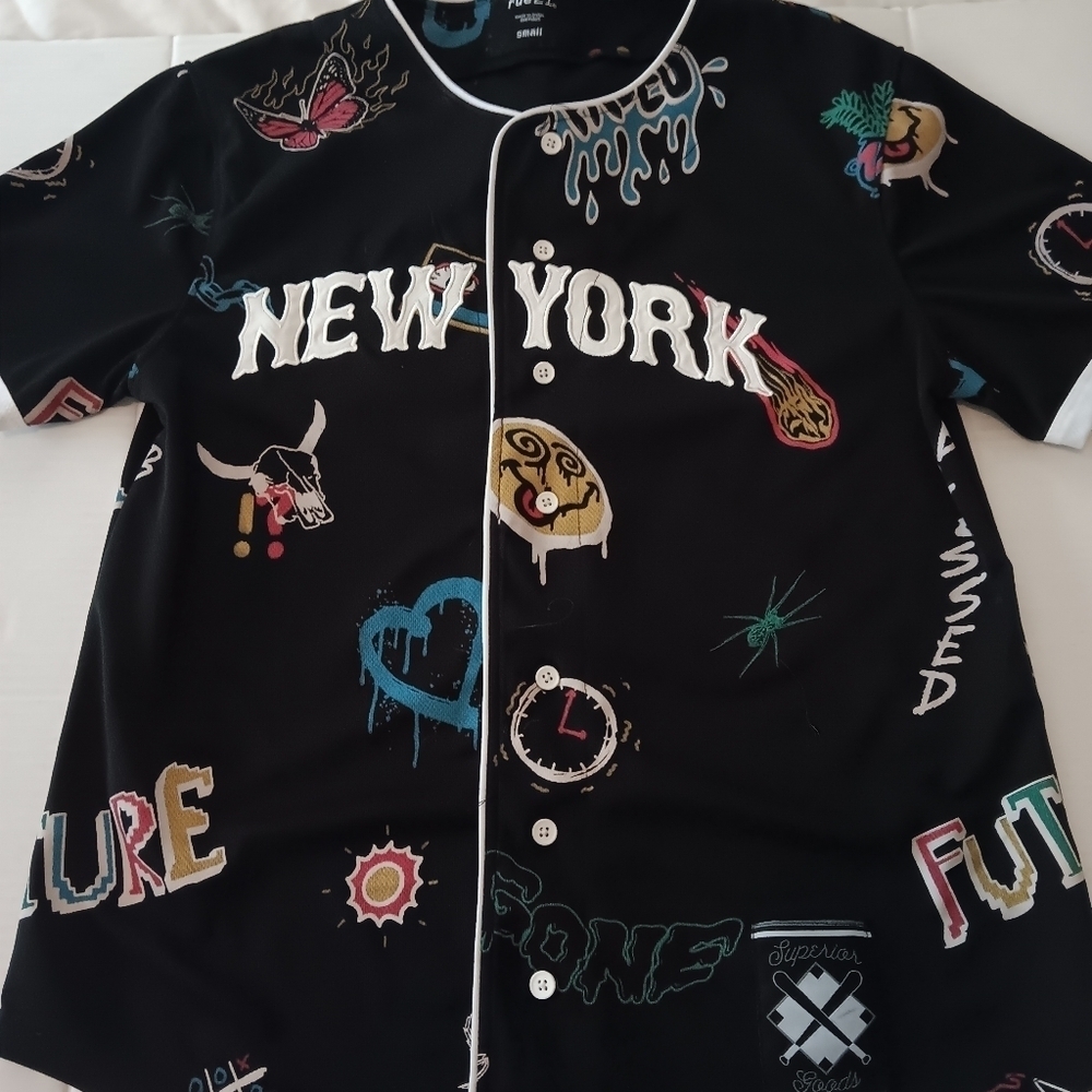 Rue 21 Mens Size SMALL Graphic Applique Short Sleeve Jersey Retro